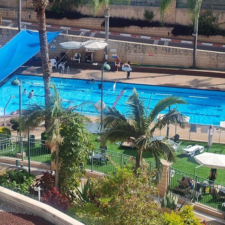 A Dream Place In Raanana, Up To 5 Guests - Swimming Pool - Jacuzzi & Gym Esterno foto