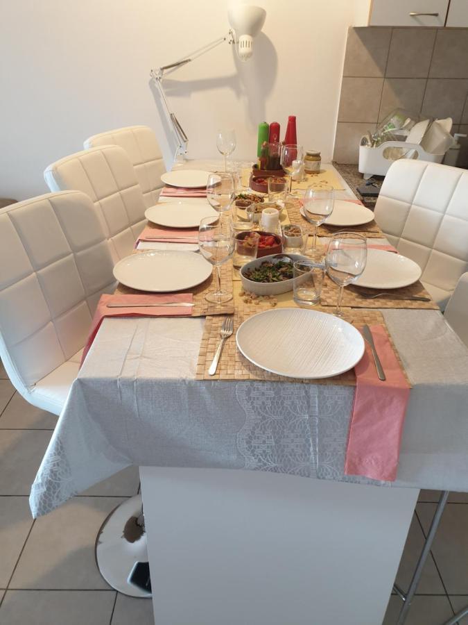 A Dream Place In Raanana, Up To 5 Guests - Swimming Pool - Jacuzzi & Gym Esterno foto