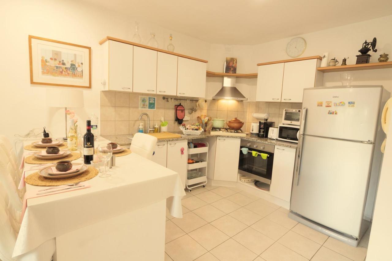A Dream Place In Raanana, Up To 5 Guests - Swimming Pool - Jacuzzi & Gym Esterno foto