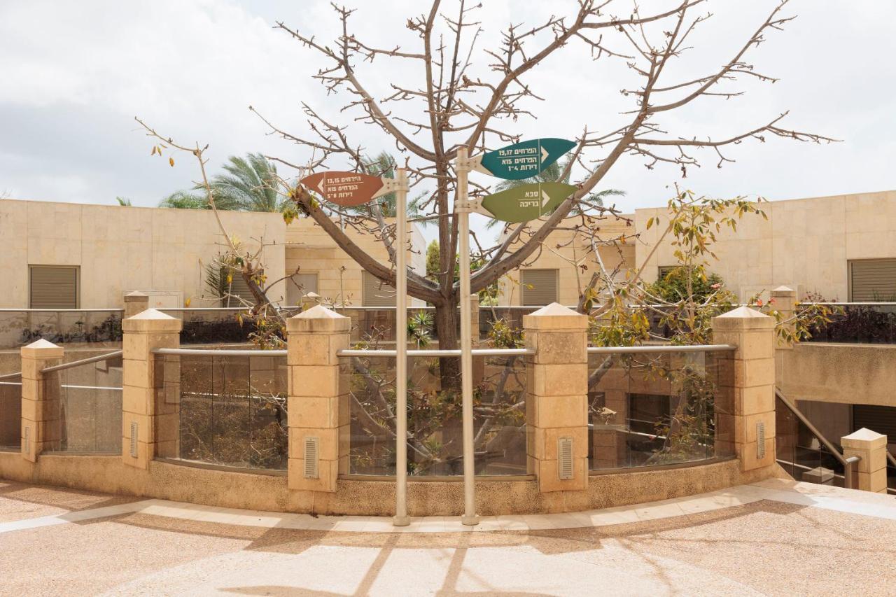 A Dream Place In Raanana, Up To 5 Guests - Swimming Pool - Jacuzzi & Gym Esterno foto
